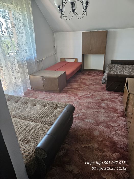 Dom jednorodzinny w zabudowie bliźniaczej do wynajęcia. 
Parter łazien