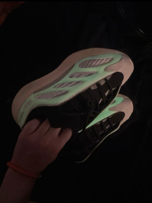 adidas Yeezy 700 V3 Azael FW4980, rozmiar 38
