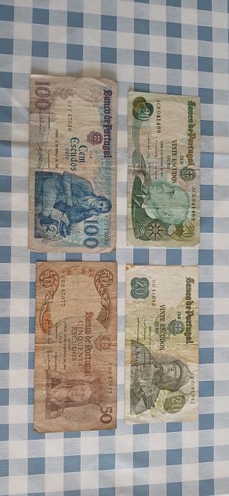 Notas antigas de escudos e estrangeiras