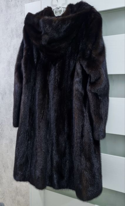 Шуба  норкова з  капюшоном нижче коліна  б/у