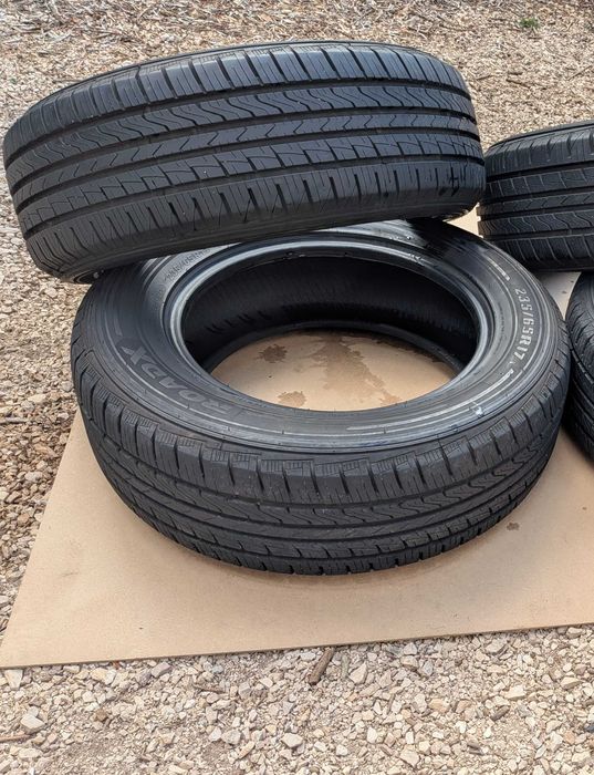 ROADX  235/65 R17 - Como Novos / Muito Bom Estado