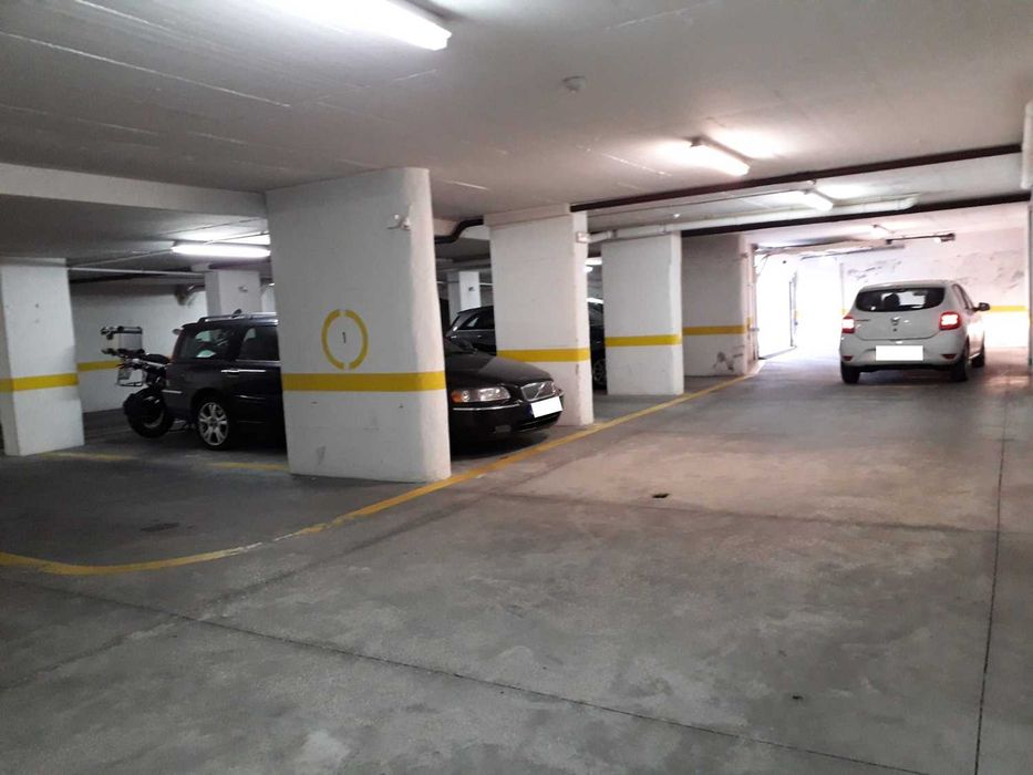 Garagem Miraflores c/2 acessos: R Dr Alfredo da Costa e Av das Túlipas