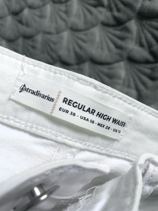 Джинси білі з високою посадкою stradivarius