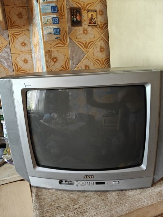 Продам телевизор JVC 21" (54 см)