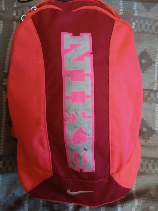 Рюкзакu:1) NIKE(35L) женский 2) UNDER armour (storm)унісекс