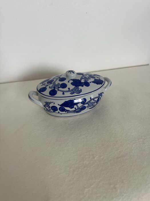 Caixa ceramica azul e branca
