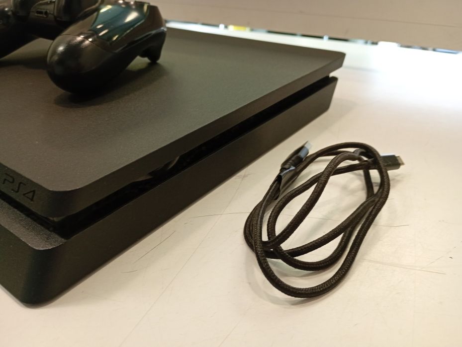 Konsola Sony Slim PS4 500gb pad +okablowanie Komis Madej Sc