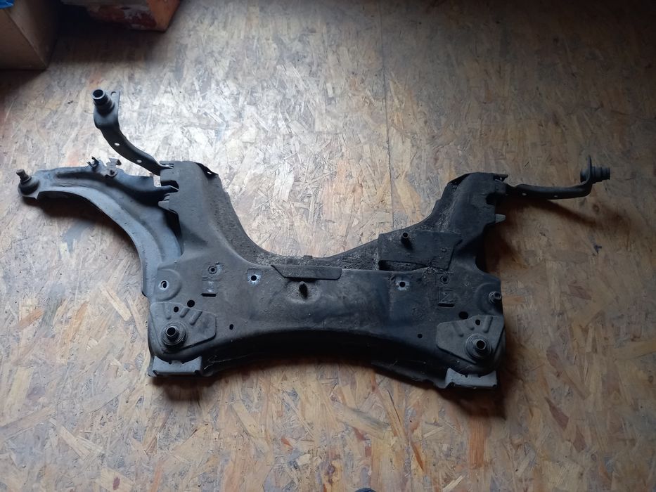 Передня балка Рено Гранд Сценік 2