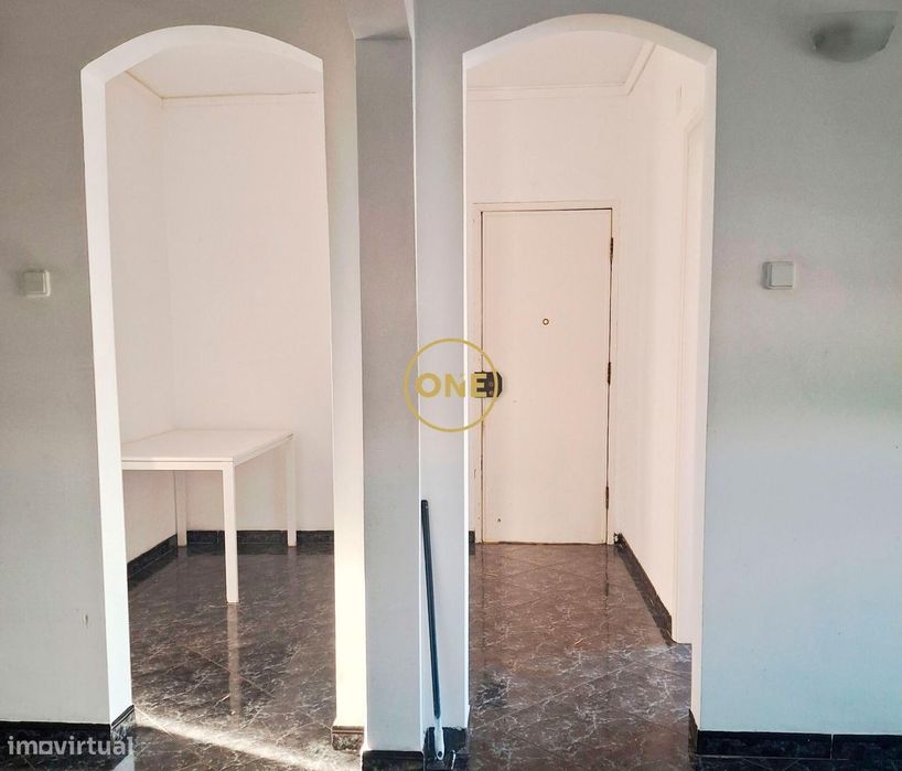 Apartamento T2 no Fogueteiro, Amora – 4º Andar com Excelentes Áreas