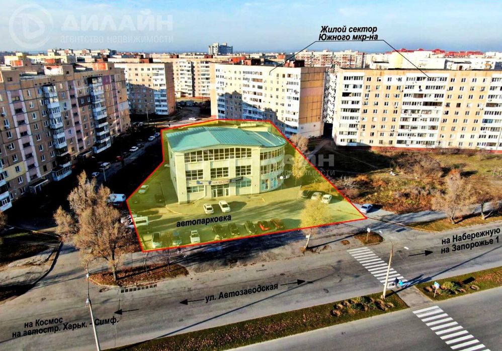 Здание на Южном микрорайоне, на фасаде улицы