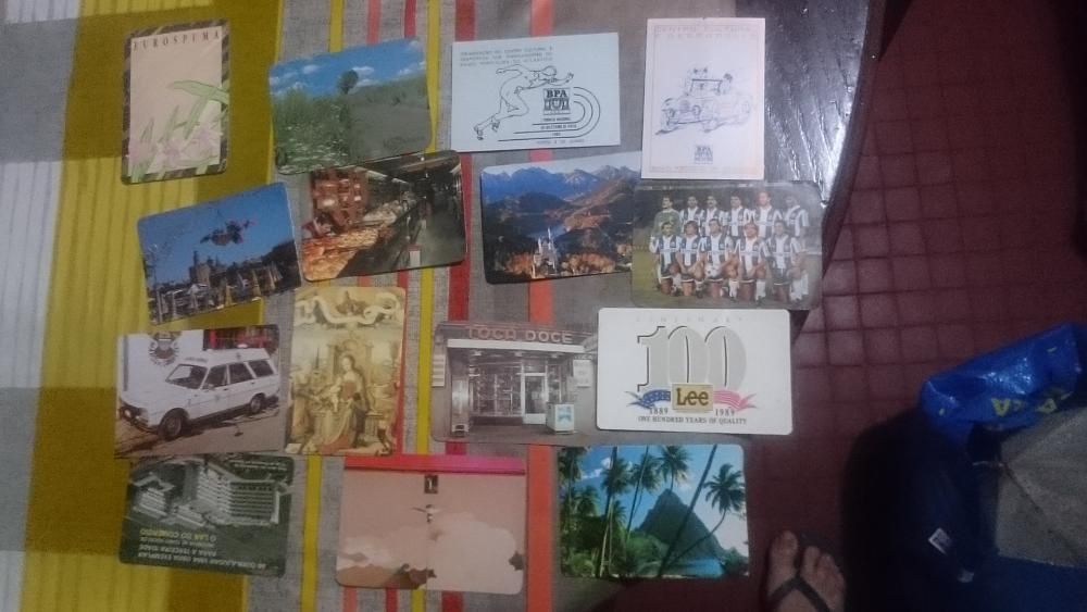 lote de cerca de 150 calendarios