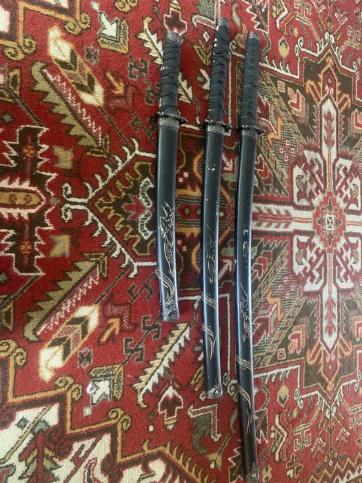 Продам набор мечей