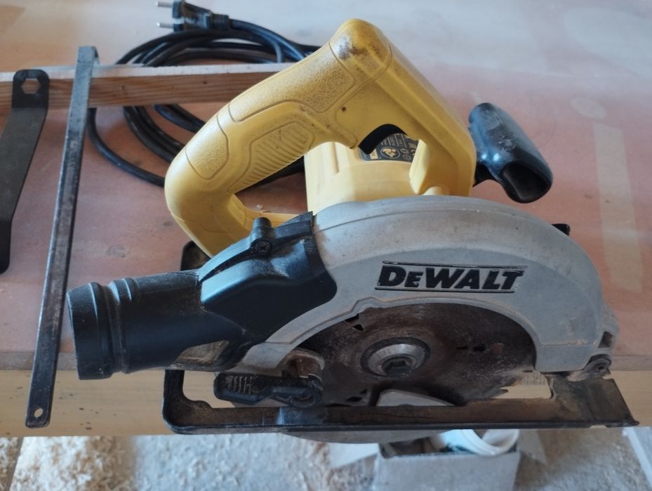 Пила дискова DeWalt 560