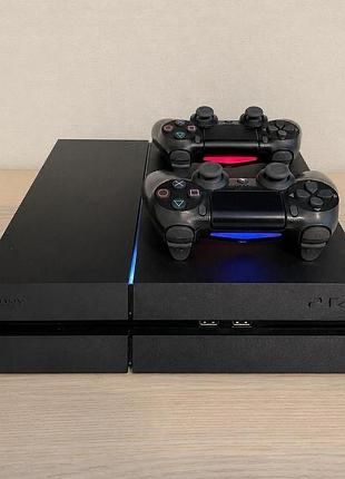 Playstation 4 + 2 геймпади плюс пара ігор