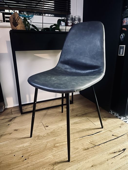 Krzesło szare do jadalni czarne metalowe nóżki soho style