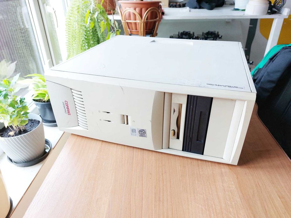 Stary komputer zabytek COMPAQ Deskpro 266 MHz