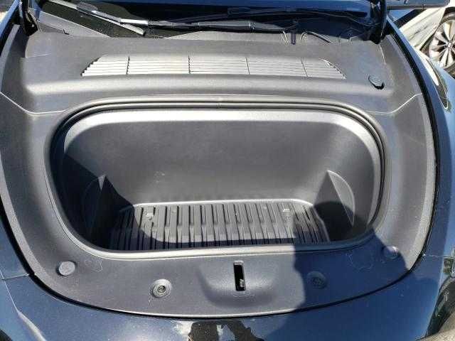 Tesla Model Y 2023 /