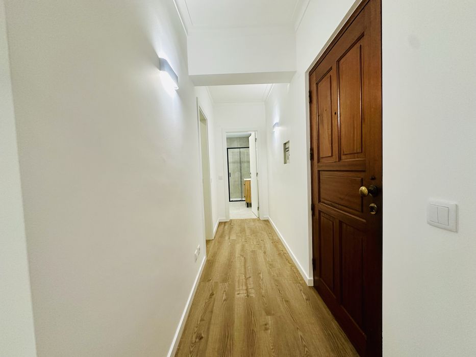 Arrendo T2 REMODELADO c/ garagem centro Cadaval