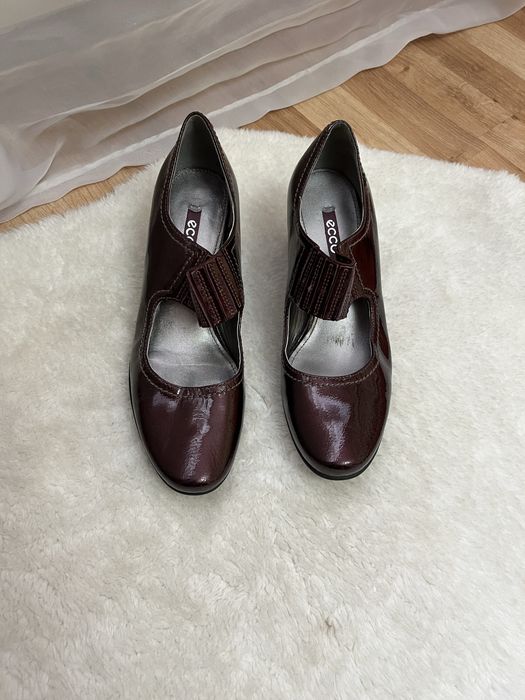 Czółenka lakierowana buty damskie Ecco 37