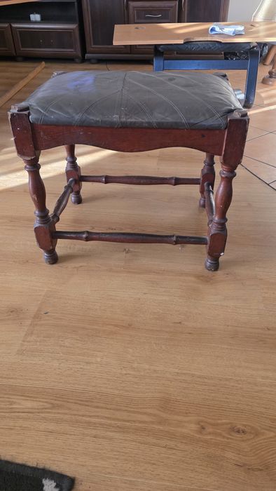 Podnóżek drewno lite