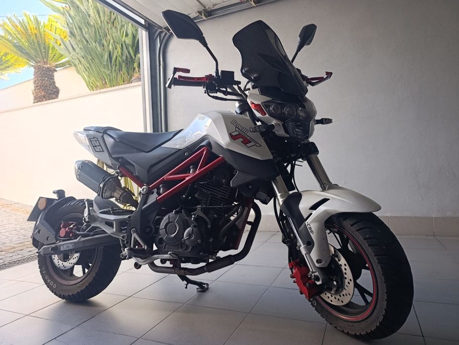 Benelli tnt 125 com extras