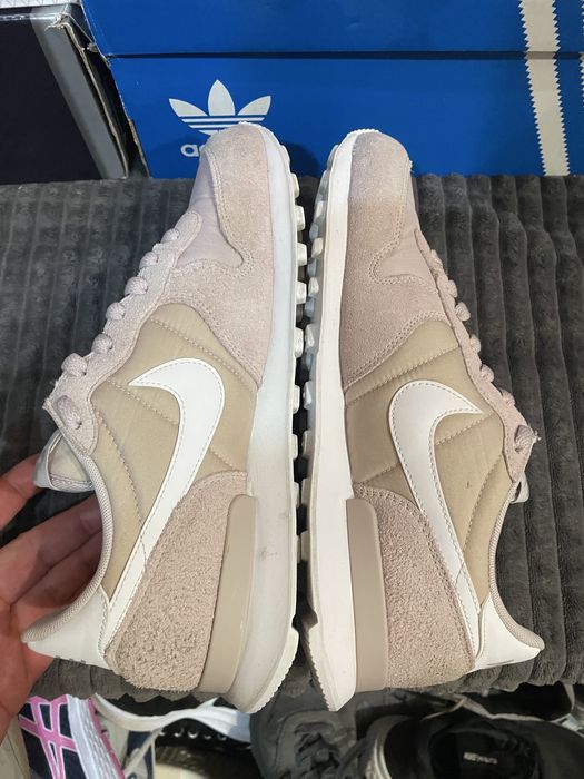 Жіночі кросівки Nike Internationalist 40(25,5см) оригінал