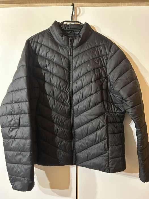 Czarna kurtka pikowana jesienna 4F