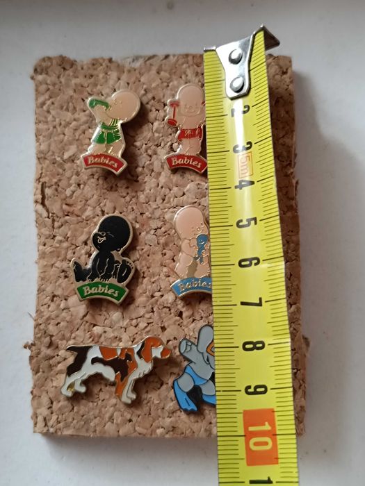 4 Pins antigos dos Babies e 2 de animais