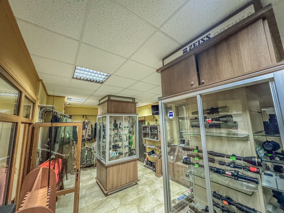 Продаж магазину навпроти Епіцентру