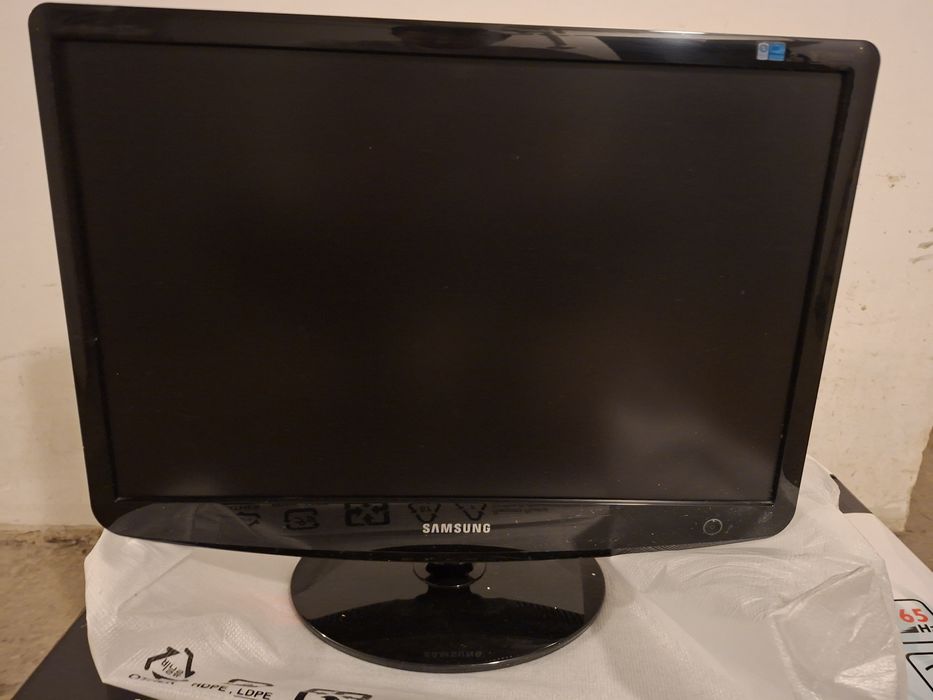 Monitor Samsung 22 cale wejscie VGA