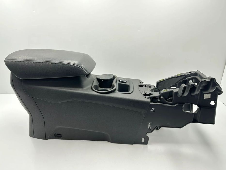 Apoio Braço / Consola Central - Ford Focus III (2013)