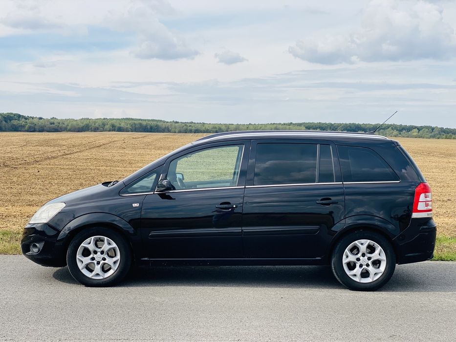 Авто. Машина. Опель Зафіра. Opel Zafira В