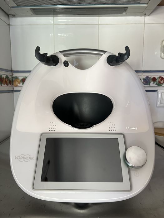 Bimby TM6 + acessórios + livro (dentro da garantia)