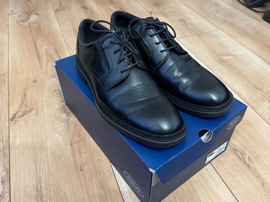 Buty do garnituru