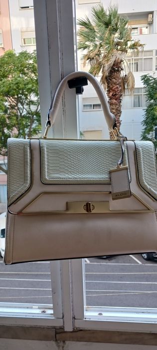 Malas pele, preço  entre 5 e22€