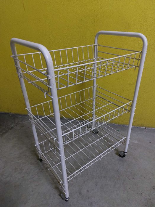 Carrinho de apoio / arrumação