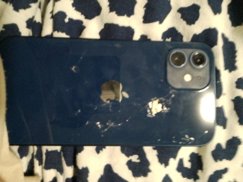 Продам айфон 12 64g б\у