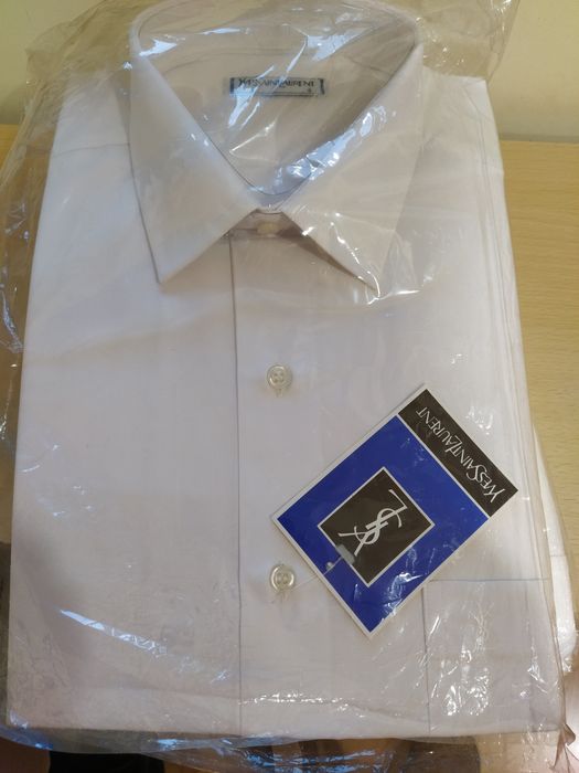 Vendo seis camisas novas de grandes marcas  três de manga curta e