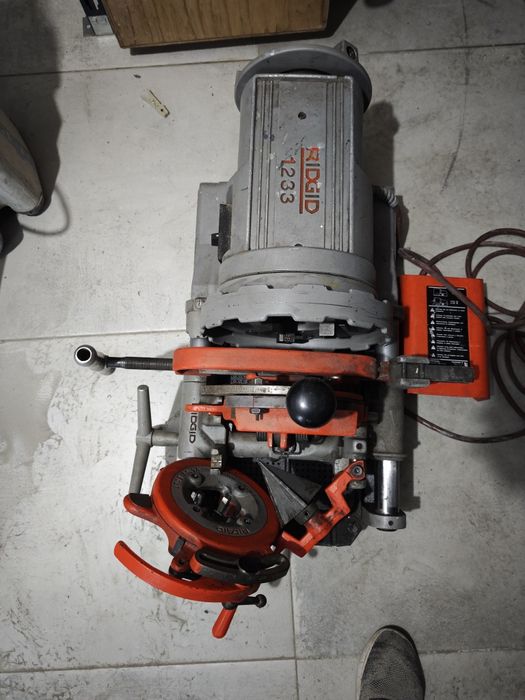 Torno eléctrico de abrir roscas Ridgid