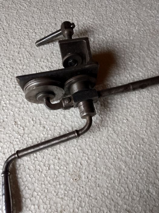 Супер ключ для вирівнювання закаточних кришок.