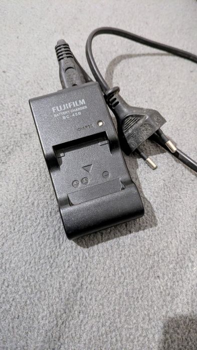 Tem que vir aqui. É um local público.