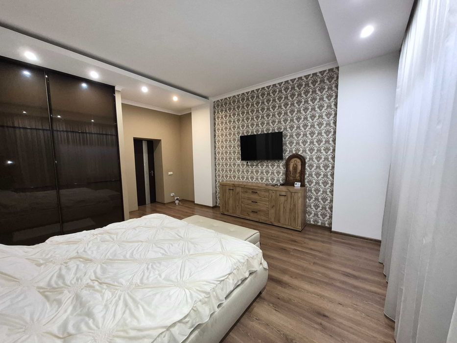 Ужгород. Продається 2-кімн.квартира на набережній. Центр.