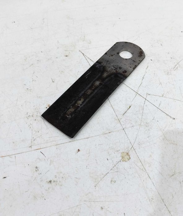 Nóż bijakowy rodrabniacza słomy Massey Ferguson D490800.66 Cerea 38 40