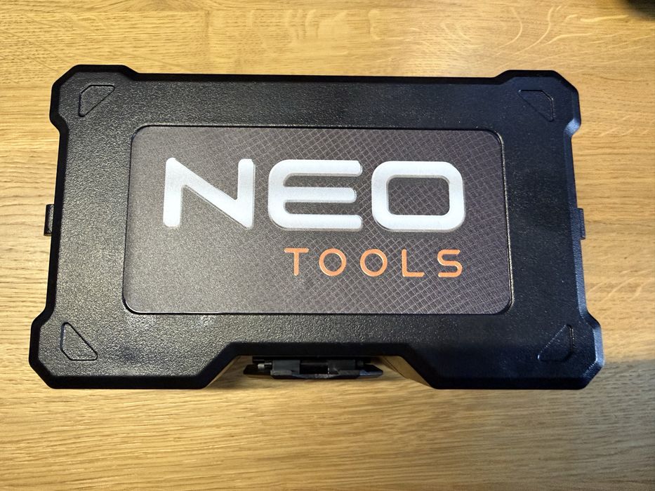 Elektryczny wkretak NEO TOOLS + zestaw bitów