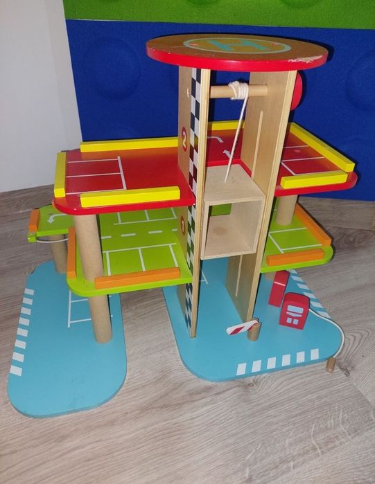 Garaże z windą 2 sztuki