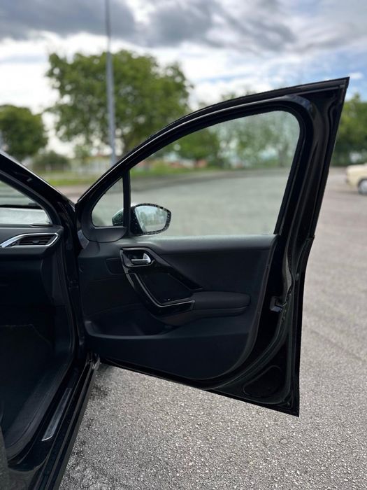 Peugeot 208 — fotografia 10