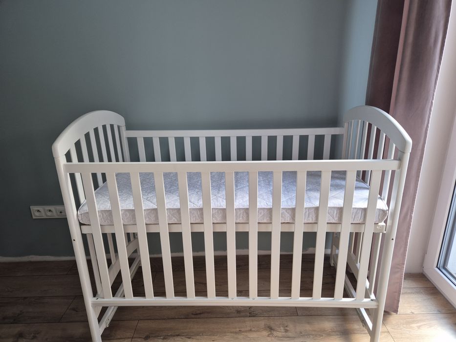 Łóżeczko dziecięce,materac , przewijak bardzo dobry stan