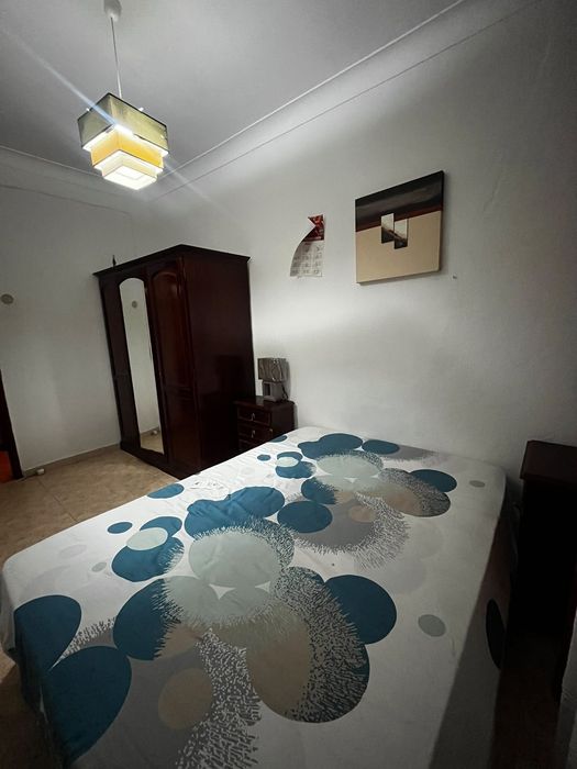 1 Quarto para casal & 1 quarto pra solteiro arrendar