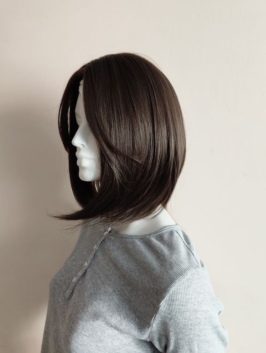 Nowa realistyczna brązowa peruka wig bob kare bez grzywki