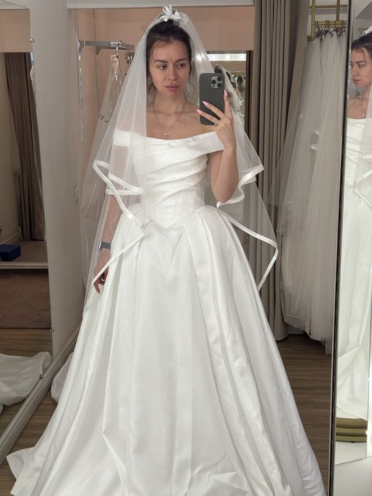 Продам пишну весільну сукню зі шлейфом від Luce Sposa
